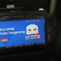 Petugas Dinas Pendidikan Kota Tangerang memberikan pendampingan kepada masyarakat terkait proses Pra-SPMB 2026 guna mencegah praktik pungli dan percaloan dalam penerimaan siswa baru.