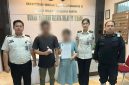 Petugas Rutan Kelas IIB Serang menunjukkan barang bukti 720 butir Antimo yang berhasil diamankan dari upaya penyelundupan oleh pengunjung.