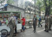Satpol PP Kota Tangerang Tertibkan PKL Nakal, Alun-Alun Ahmad Yani Disterilkan dari Lapak Liar
