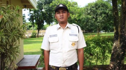 Petugas keamanan berjaga di area perkantoran. BAZNAS Kota Tangerang membuka pelatihan vokasi sekuriti gratis untuk masyarakat penerima zakat guna meningkatkan keterampilan kerja dan peluang kerja tetap.