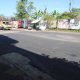Petugas melakukan pengaspalan ulang di Jalan Puri Beta, Kota Tangerang, usai kerusakan parah akibat tingginya curah hujan beberapa waktu terakhir.