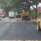 Petugas melakukan perbaikan Jalan Raya Perancis di Kecamatan Benda, Kota Tangerang, yang menjadi jalur utama menuju Bandara Soekarno-Hatta dan kawasan industri pergudangan.