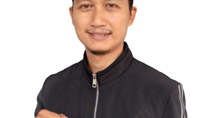 Polemik IKA UIN SMH Banten memanas. Demisioner Presma 2016, Riqbal Abdul Rahmat, menyebut pelaksanaan Munas tidak jelas dasar hukumnya dan menilai kepengurusan sah adalah yang mengantongi SK Rektor UIN SMH Banten