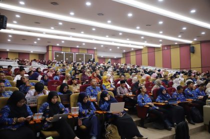 Program Studi PGMI UIN Banten menggelar Seminar AI dan Robotik untuk menyiapkan calon guru menghadapi transformasi pendidikan digital. Teknologi AI dinilai menjadi kunci pembelajaran masa depan.