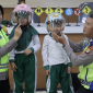 Puluhan siswa TK Islam Gunung Jati antusias mengikuti kegiatan Polisi Sahabat Anak di Polres Metro Tangerang Kota, mencoba mobil patroli dan belajar keselamatan lalu lintas.
