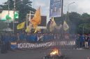 Ratusan massa PMII Banten menggelar aksi May Day 2026 di Perempatan Ciceri, Kota Serang, menyoroti isu buruh dan krisis pendidikan, di Perempatan Ciceri, Kota Serang, Sabtu, 2 Mei 2026 (Dok. Kilas Banten)
