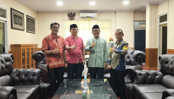 Rektor UIN Banten Prof Muhammad Ishom saat menerima audiensi alumni lintas generasi membahas legalitas Ikatan Alumni periode 2026–2029.
