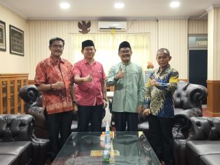 Rektor UIN Banten Prof Muhammad Ishom saat menerima audiensi alumni lintas generasi membahas legalitas Ikatan Alumni periode 2026–2029.
