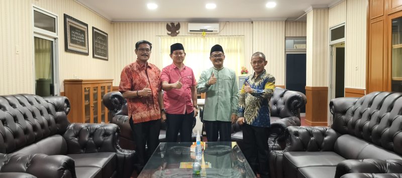 Rektor UIN Banten Prof Muhammad Ishom saat menerima audiensi alumni lintas generasi membahas legalitas Ikatan Alumni periode 2026–2029.