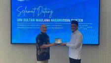 Rektor UIN Sultan Maulana Hasanuddin Banten Prof. Muhammad Ishom bersama jajaran pimpinan kampus saat melakukan pembahasan masterplan green campus dan transformasi digital bersama tim ITB di Bandung, Jumat, 8 Mei 2026.