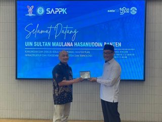 Rektor UIN Sultan Maulana Hasanuddin Banten Prof. Muhammad Ishom bersama jajaran pimpinan kampus saat melakukan pembahasan masterplan green campus dan transformasi digital bersama tim ITB di Bandung, Jumat, 8 Mei 2026.
