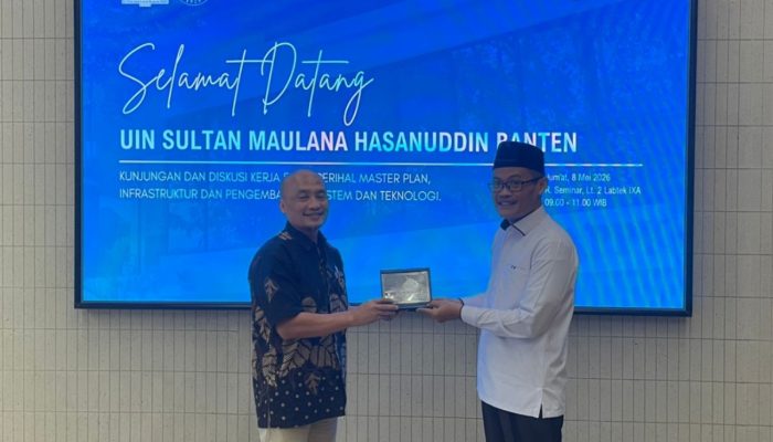 Rektor UIN Sultan Maulana Hasanuddin Banten Prof. Muhammad Ishom bersama jajaran pimpinan kampus saat melakukan pembahasan masterplan green campus dan transformasi digital bersama tim ITB di Bandung, Jumat, 8 Mei 2026.
