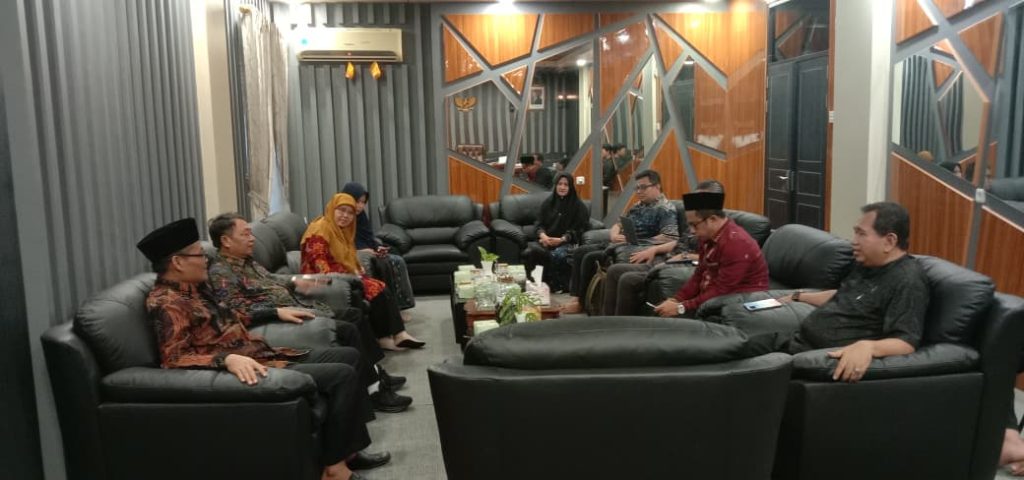 Rektor UIN Sultan Maulana Hasanuddin Banten bersama jajaran pimpinan kampus saat melakukan kunjungan studi tiru penerapan ISO ke IAIN Pontianak.