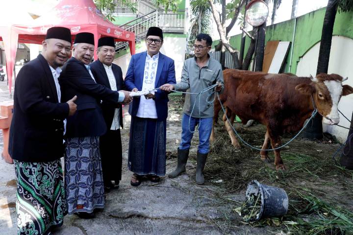 Ribuan jemaah memadati Masjid Raya Al-A’zhom Kota Tangerang saat pelaksanaan Salat Iduladha 1447 Hijriah bersama Wali Kota Sachrudin dan jajaran Pemkot Tangerang.
