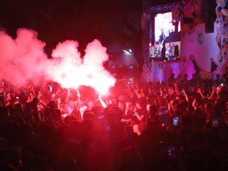 Ribuan pengunjung memadati area Creative Clothing Fest 2026 di Mall Balekota, Tangerang, menikmati konser musik dan berburu produk UMKM lokal.