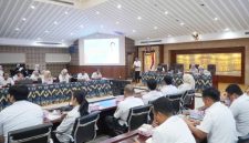 Sekretaris Daerah Kota Tangerang Herman Suwarman memberikan arahan kepada pengelola media sosial OPD dalam Forum Kehumasan Tahun 2026