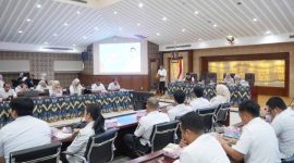 Sekretaris Daerah Kota Tangerang Herman Suwarman memberikan arahan kepada pengelola media sosial OPD dalam Forum Kehumasan Tahun 2026