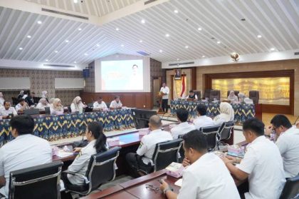 Sekretaris Daerah Kota Tangerang Herman Suwarman memberikan arahan kepada pengelola media sosial OPD dalam Forum Kehumasan Tahun 2026