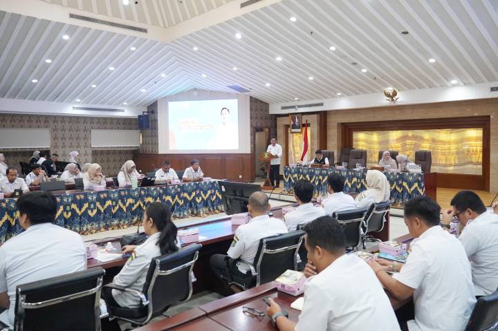 Sekretaris Daerah Kota Tangerang Herman Suwarman memberikan arahan kepada pengelola media sosial OPD dalam Forum Kehumasan Tahun 2026