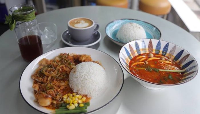 Suasana Brew Bika di Cipondoh, Kota Tangerang, yang menghadirkan konsep manual brew autentik dengan nuansa tenang dan nyaman bagi para penikmat kopi.
