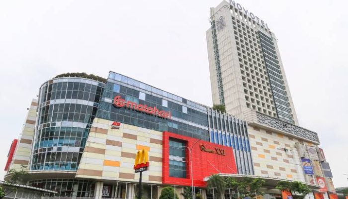Suasana wisata kuliner Pasar Lama Tangerang dipadati pengunjung saat libur panjang. Kawasan ini menjadi salah satu destinasi favorit warga untuk berburu makanan dan menikmati malam bersama keluarga.