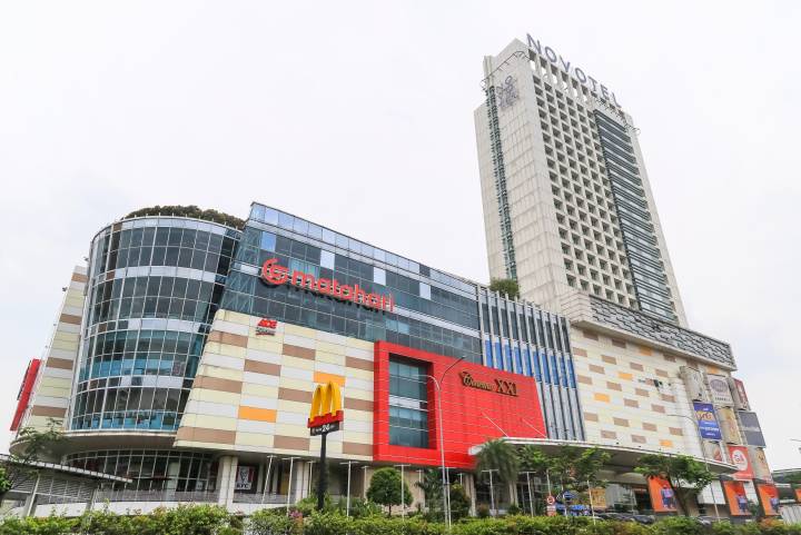 Suasana wisata kuliner Pasar Lama Tangerang dipadati pengunjung saat libur panjang. Kawasan ini menjadi salah satu destinasi favorit warga untuk berburu makanan dan menikmati malam bersama keluarga.