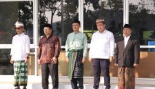 Upacara Hari Pendidikan Nasional 2026 di halaman Rektorat UIN SMH Banten diikuti pimpinan dan sivitas akademika.
