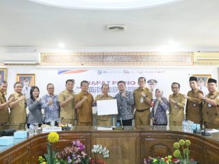 Wakil Bupati Serang Muhammad Najib Hamas saat menghadiri Rapat Pleno TPAKD Kabupaten Serang 2026 bersama jajaran OPD, OJK, dan perbankan di Aula KH Syam’un.
