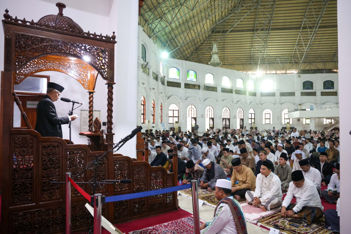 Wakil Gubernur Banten Achmad Dimyati Natakusumah menghadiri salat Idul Adha 1447 H di Masjid Raya Al Bantani, KP3B Curug, Kota Serang, bersama jajaran Pemprov Banten dan masyarakat.