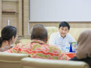 Wakil Gubernur Banten Achmad Dimyati Natakusumah menerima kunjungan Kepala BPS Provinsi Banten Yusniar Juliana untuk membahas penguatan data pembangunan dan sinkronisasi kebijakan daerah.