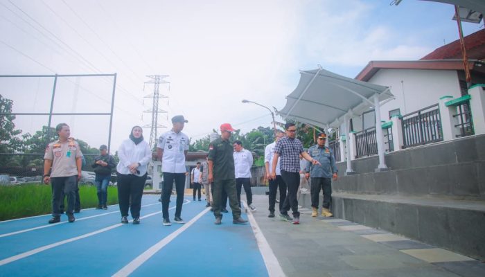Wakil Wali Kota Tangerang Selatan, Pilar Saga Ichsan, meninjau langsung progres akhir pembangunan Taman Ciputat Timur yang segera dibuka untuk masyarakat.