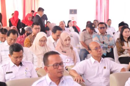 Wali Kota Tangerang Sachrudin didampingi Kepala Dinas Kesehatan Kota Tangerang saat meresmikan layanan BPJS Kesehatan di RSUD Benda, Mei 2026.