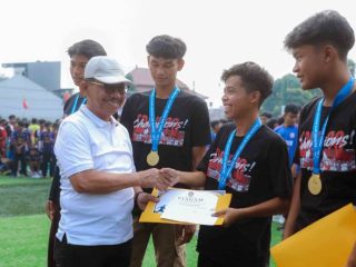 Wali Kota Tangerang Sachrudin membuka Liga PSSI Tangerang 2026 di Stadion Mini Cipondoh bersama ratusan pemain muda dari berbagai kelompok usia.