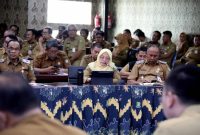 Wali Kota Tangerang Sachrudin memimpin Rapat Evaluasi Kewilayahan bersama kepala perangkat daerah, camat, dan lurah di Puspem Kota Tangerang