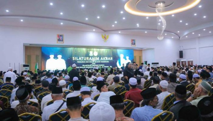 Wali Kota Tangerang Sachrudin mengajak DKM dan DMI menjadikan masjid sebagai pusat pembinaan generasi muda, pendidikan akhlak, hingga pemberdayaan sosial masyarakat.