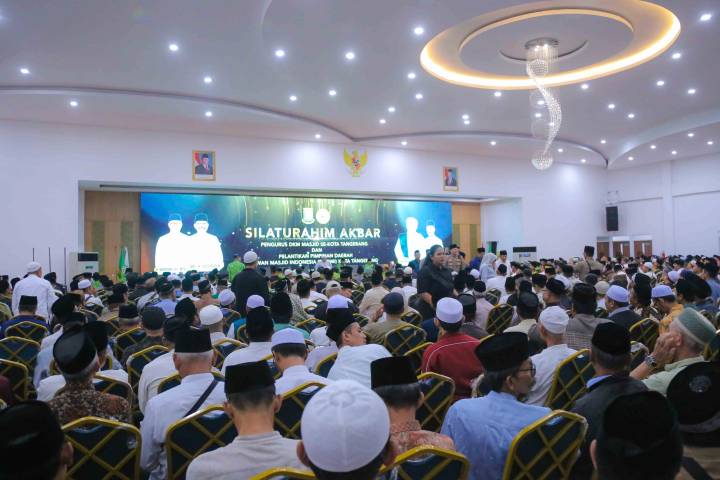 Wali Kota Tangerang Sachrudin mengajak DKM dan DMI menjadikan masjid sebagai pusat pembinaan generasi muda, pendidikan akhlak, hingga pemberdayaan sosial masyarakat.