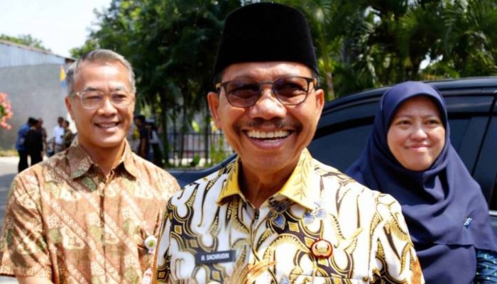 Wali Kota Tangerang Sachrudin meminta masyarakat tidak mudah percaya isu pocong jadi-jadian yang viral di sejumlah wilayah. Warga diminta memperkuat ronda malam dan segera melapor jika menemukan hal mencurigakan.