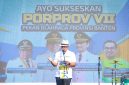 Wali Kota Tangerang Selatan Benyamin Davnie bersama ribuan atlet dan pelatih saat menghadiri kick off Porprov VII Banten 2026 di Lapangan Malibu, Serpong