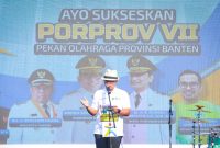 Wali Kota Tangerang Selatan Benyamin Davnie bersama ribuan atlet dan pelatih saat menghadiri kick off Porprov VII Banten 2026 di Lapangan Malibu, Serpong