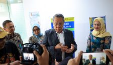 Wali Kota Tangerang Selatan Benyamin Davnie saat memberikan arahan terkait percepatan penanganan stunting di Tangerang Selatan. Pemkot Tangsel menargetkan prevalensi stunting turun hingga 7,05 persen pada 2027.