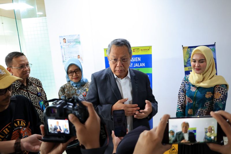 Wali Kota Tangerang Selatan Benyamin Davnie saat memberikan arahan terkait percepatan penanganan stunting di Tangerang Selatan. Pemkot Tangsel menargetkan prevalensi stunting turun hingga 7,05 persen pada 2027.