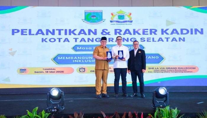 Wali Kota Tangerang Selatan Benyamin Davnie meminta Kadin Tangsel menjadi motor penggerak investasi dan UMKM di tengah perlambatan ekonomi. Sektor ekonomi kreatif, kuliner, hingga hortikultura disiapkan sebagai sumber pertumbuhan baru.