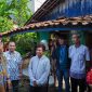 Wali Kota Tangerang Selatan Benyamin Davnie meninjau rumah warga penerima program bedah Rumah Umum Tidak Layak Huni (RUTLH) di Serpong Utara. Pemkot Tangsel menargetkan ratusan rumah diperbaiki sepanjang 2026.