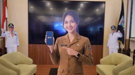 Wali Kota Tangerang Selatan Benyamin Davnie saat meluncurkan platform digital Tangsel One di Aula Blandongan, Puspemkot Tangsel