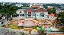 Suasana Alun-alun Pondok Ranji di Kecamatan Ciputat Timur yang kini menjadi ruang publik baru dan pusat aktivitas warga Tangerang Selatan.