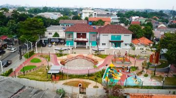 Suasana Alun-alun Pondok Ranji di Kecamatan Ciputat Timur yang kini menjadi ruang publik baru dan pusat aktivitas warga Tangerang Selatan.