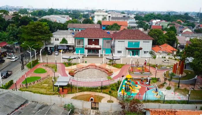 Suasana Alun-alun Pondok Ranji di Kecamatan Ciputat Timur yang kini menjadi ruang publik baru dan pusat aktivitas warga Tangerang Selatan.