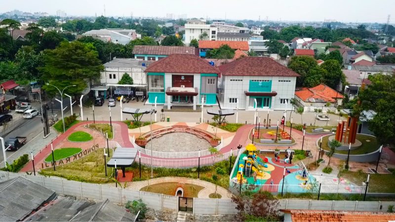 Suasana Alun-alun Pondok Ranji di Kecamatan Ciputat Timur yang kini menjadi ruang publik baru dan pusat aktivitas warga Tangerang Selatan.