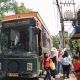 Warga menaiki Bus Tayo dan Bus Si Benteng gratis saat libur Iduladha 1447 Hijriah di Kota Tangerang.