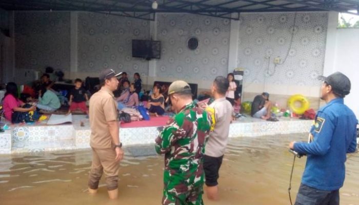 Banjir Rendam Permukiman di Cipondoh, 60 KK Dievakuasi ke Pengungsian
